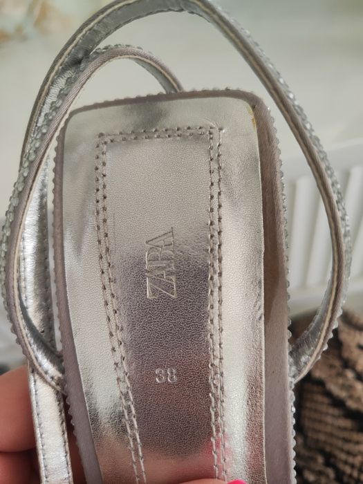 Продам босоножки Zara