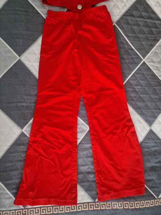 Продам костюм на 8-9 л