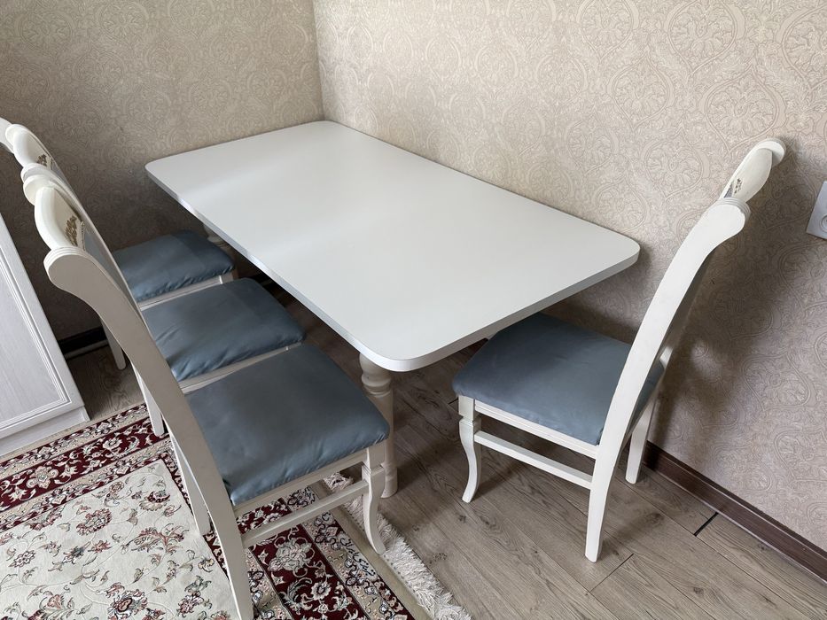 Продам стол и стулья