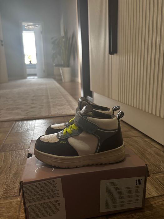 Продам кроссовки на весну