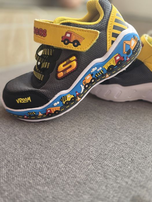 Adidasi Skechers