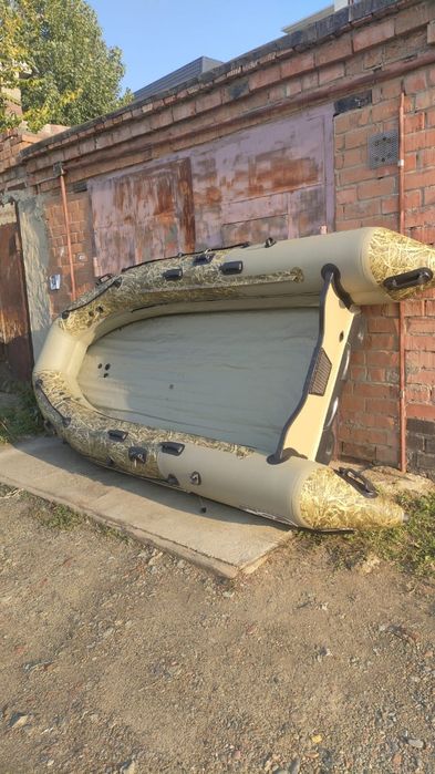 Продам лодку Риф Скат НДНД 370