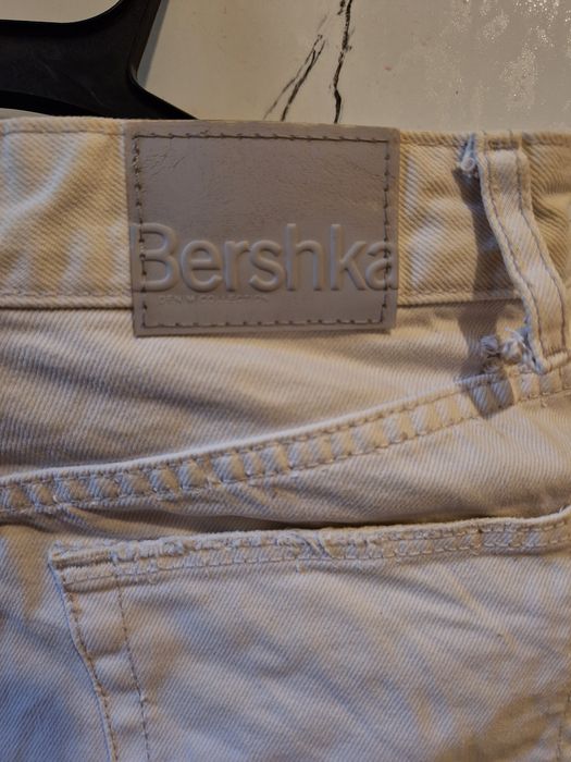Pantaloni scurti de blugi