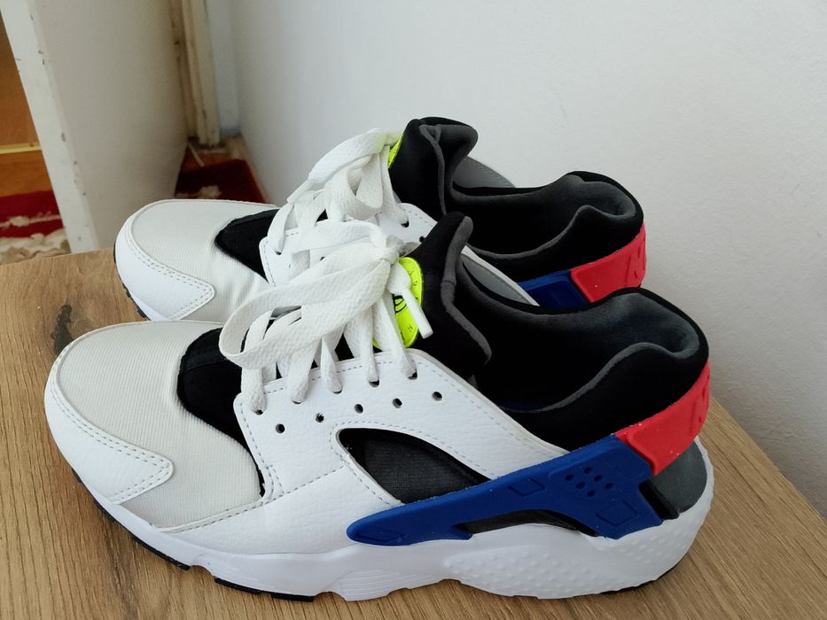 Adidași Nike purtați o singura data