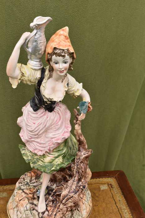 Антикварна порцеланова фигура статуетка