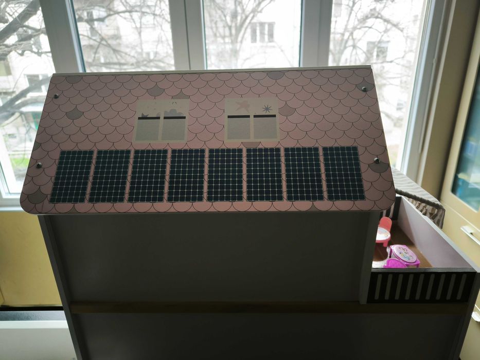 Дървена къщичка за кукли