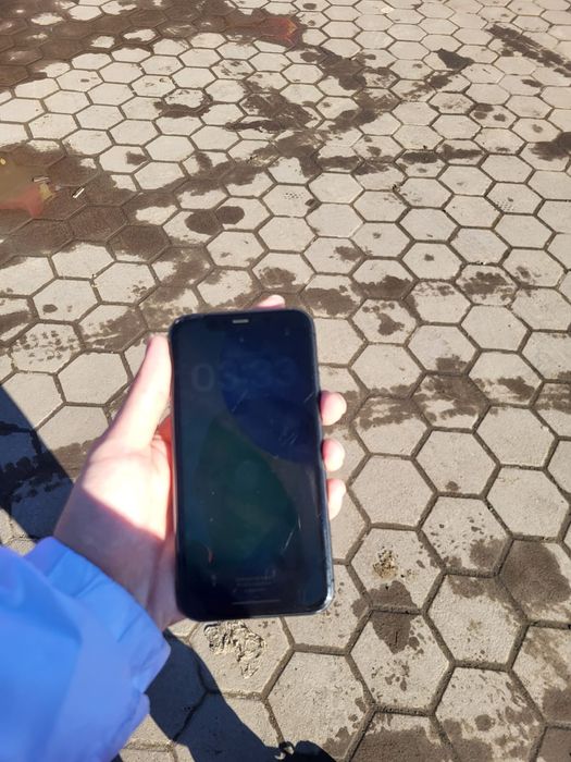 iPhone 11 не вскрывался