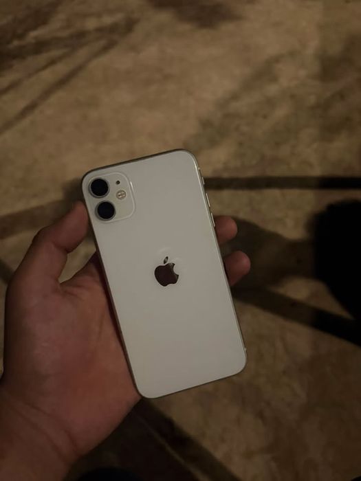 Iphone 11 yomksti 66 xotras 64 feys id tru ton bor ekran almashgan.