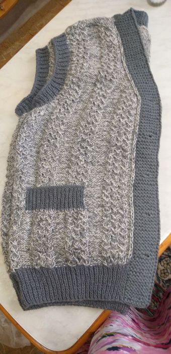 Жилетка шерстянная новая