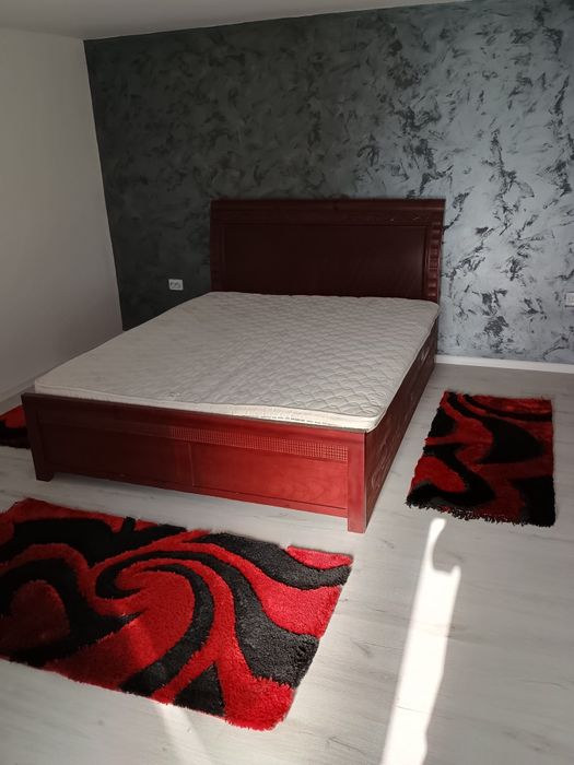 Închiriez apartament la casă