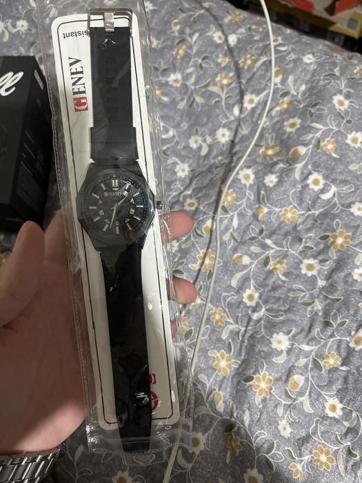 Красивые часы Genev