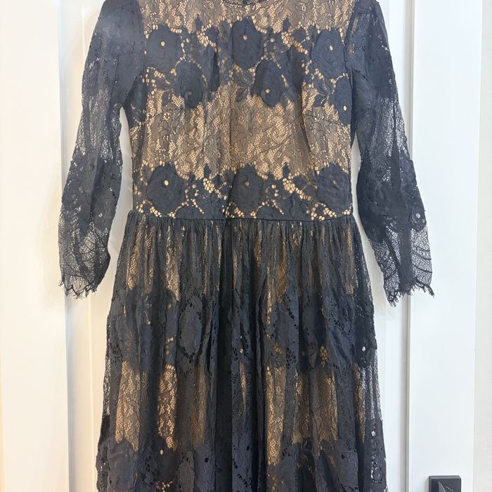 Продам платье кружевное