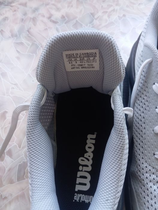 Продам кроссовки Wilson
