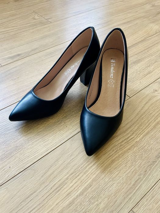 Черни високи обувки 39