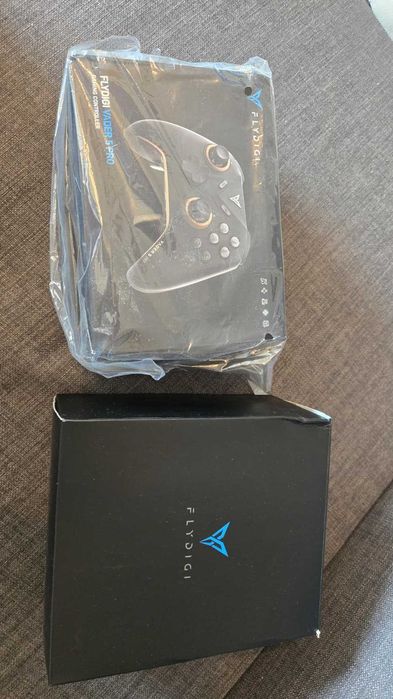 FLYDIGI Vader 5 Pro v2 Controller (PC/Android/Nintendo Switch 1/2) + Elite Hard Case + Interchangeable Joystick Set