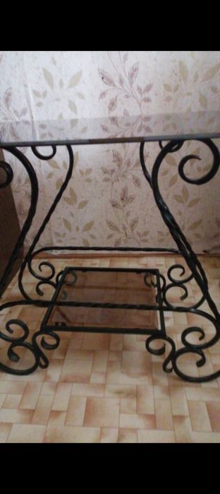 Продам столик кованный ручной работы