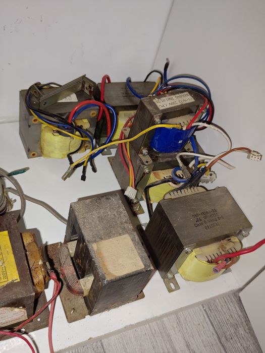 Lot transformatoare diverse tipuri (Microunde, Audio, Invertoare, Toroidal)
