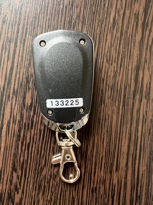 Пульт от сигнализации брелок