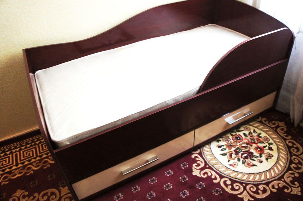 Ўсмир учун алохида буюртма билан тайёрлатилган кровать