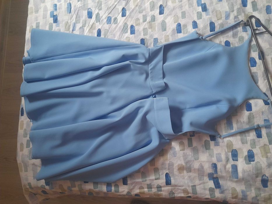 Лятна рокля с гол гръб