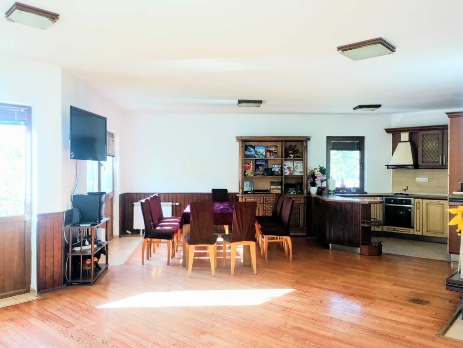 вила"Добре дошли" -4 спални под наем-за рожден ден,юбилей,почивка и др