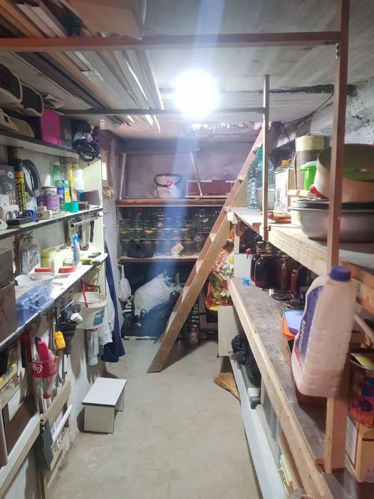 Uy srochna sotiladi 2 xona 1 etaj