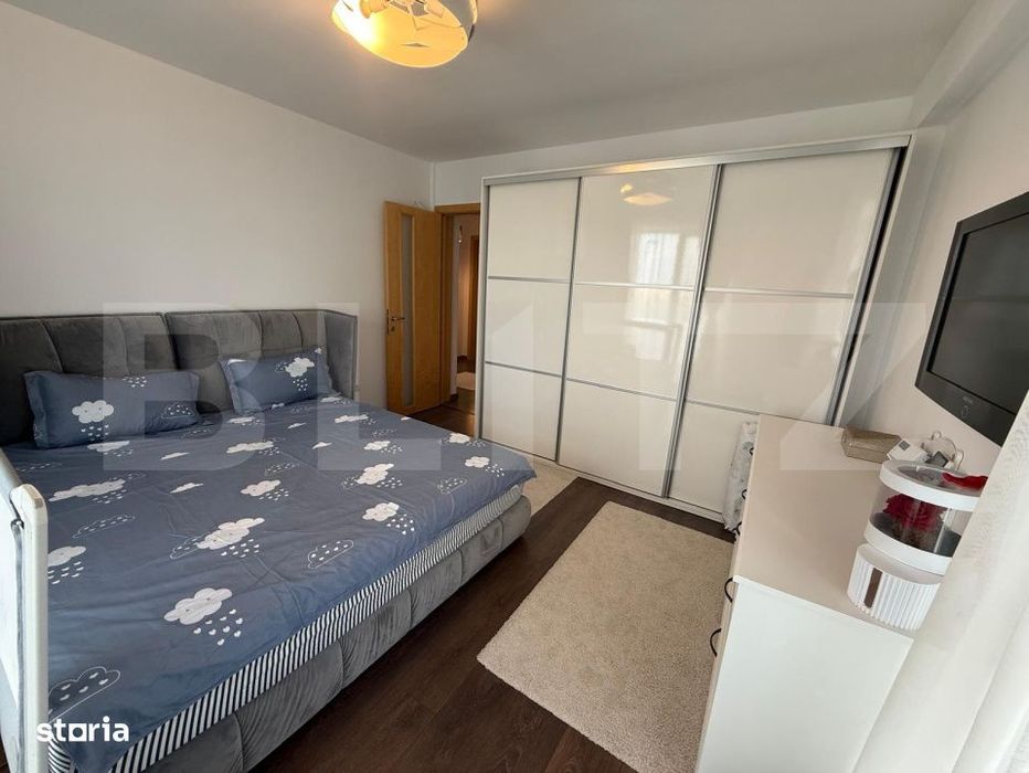Apartament 3 camere, decomandat, etaj intermediar, lift, parcare si bo