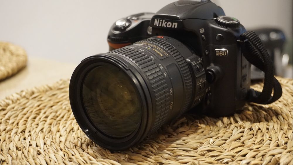 Nikon D80 + Nikon 18-200mm VR – Kit complet  NUMAR CADRE - 7727 ( Negociabil )