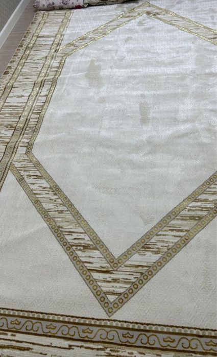 Кілем сатылады.