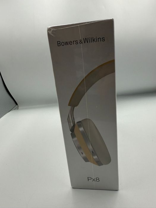 Bowers & Wilkins Px8