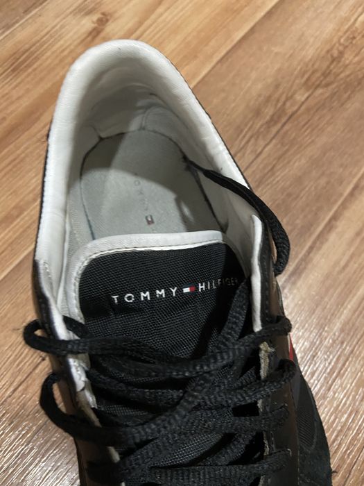 Продам кроссовки Tommy Hilfiger