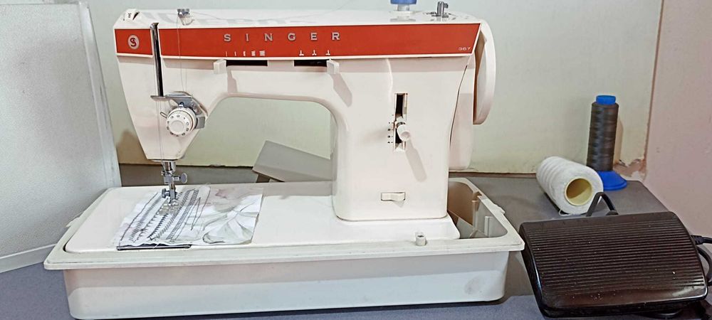 Masina de cusut Singer cu piese metalice