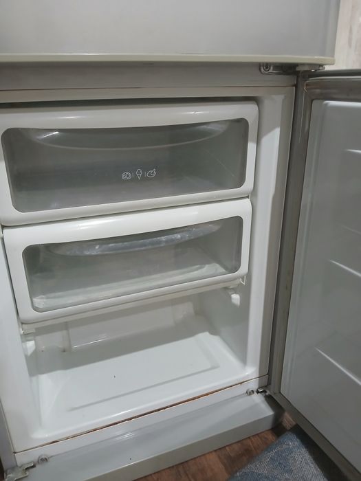 ПРОДАМ серый холодильник  двух камерный