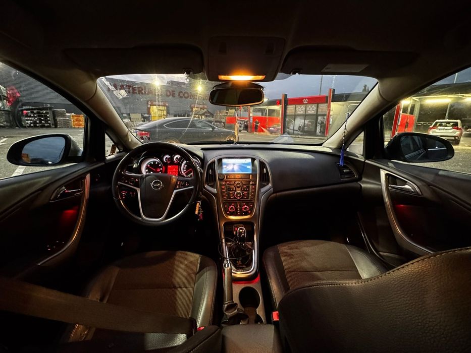 Opel Astra J facelift 2012