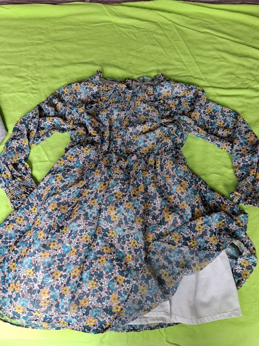 Рокли с дълъг ръкав р-р 116 всичко 10 €