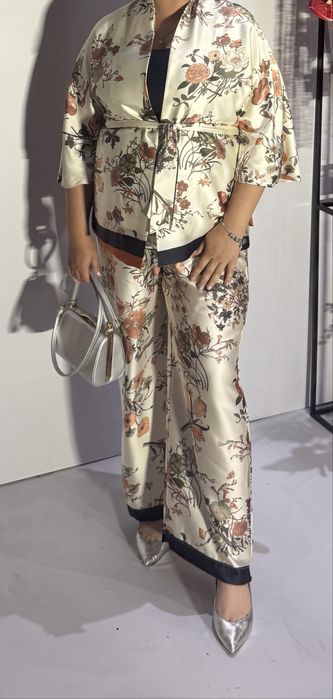 Продам женский костюм