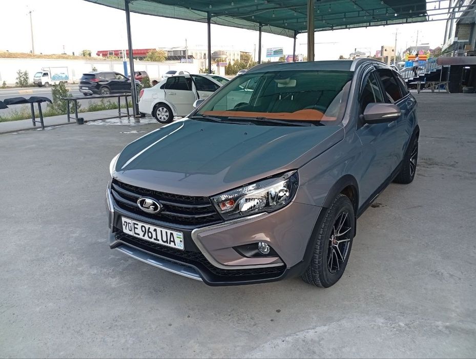 Lada vesta croos
