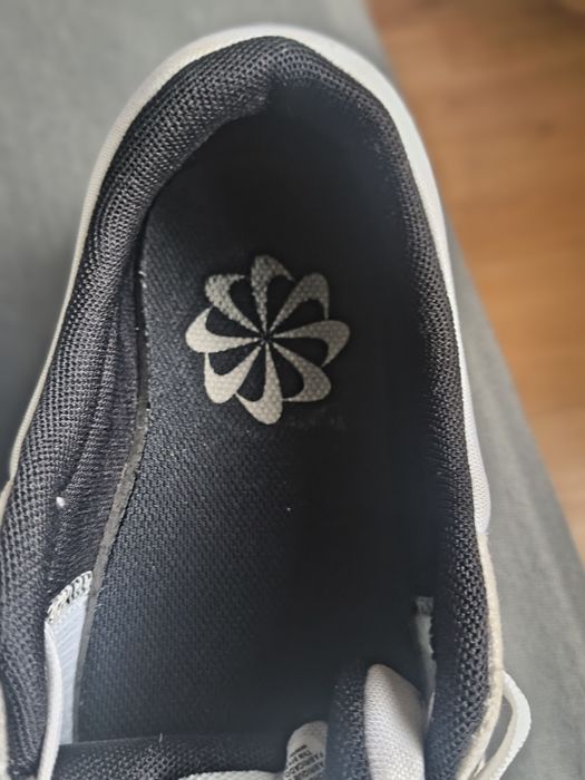 Маратонки  Nike.