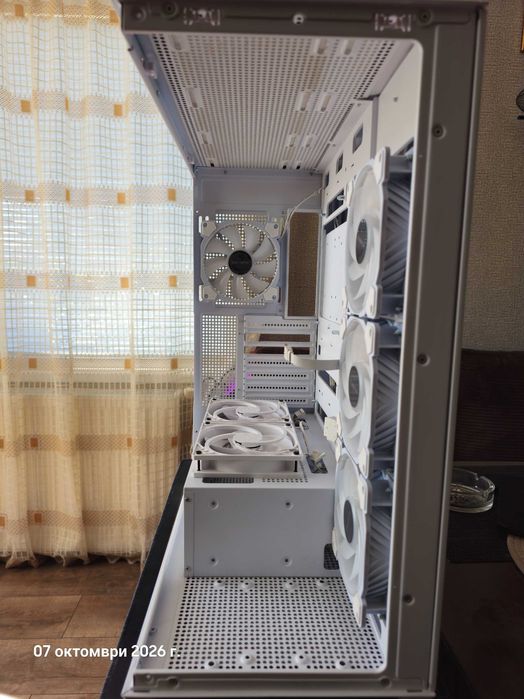 Gigabyte C500 PANORAMIC Stealth Ice
