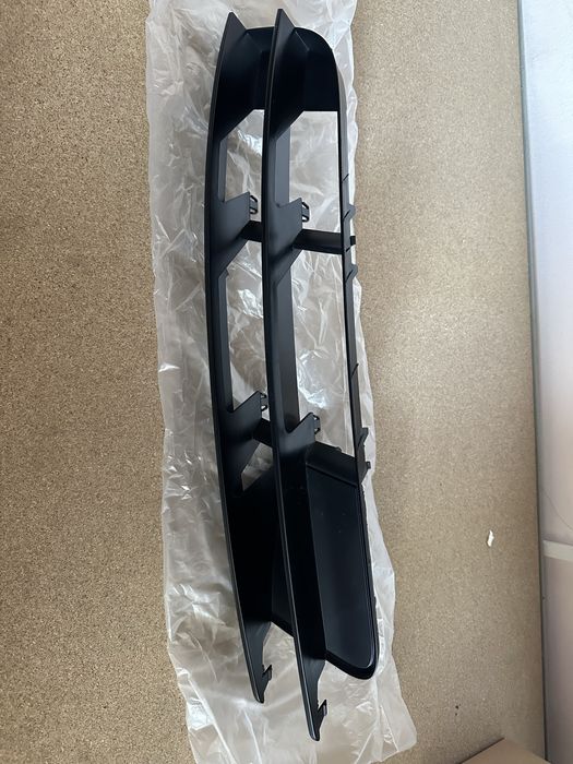 Audi Q7 07-09 долна лява решетка НОВА