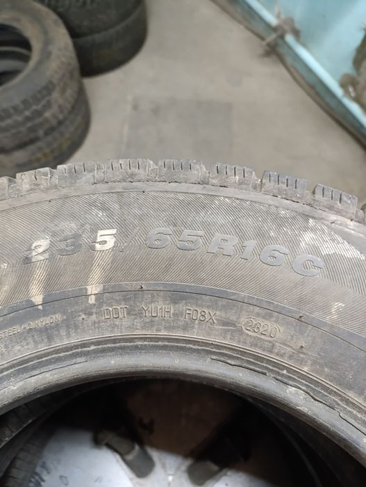 235/65/16 с продам две шины