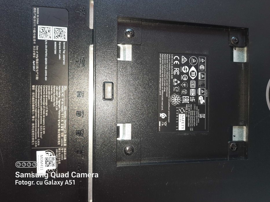 Vand monitor Axus & Dell in stare excelenta de functionare