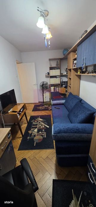 Apartament cu 3 camere de vanzare in Campina