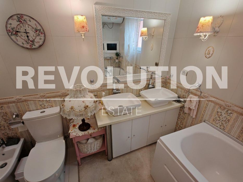 Дава се под наем Етаж от къща в Пловдив, Център - 140 кв.м за 900 € - Снимка #6