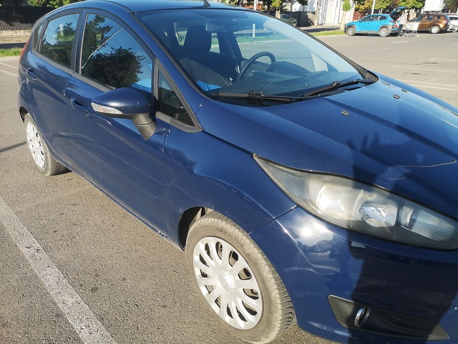 Vând Ford Fiesta