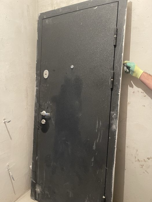 Продается входная дверь