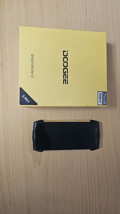 Уникален телефон DOOGEE S Mini