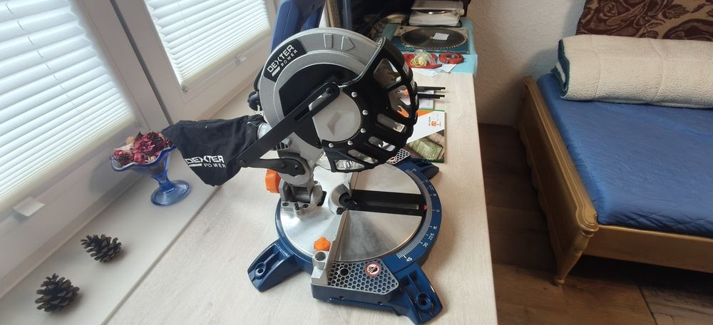 Circular staționar unghiular dexter Nou Nouț