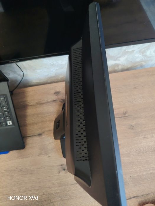 Монитор benq E700