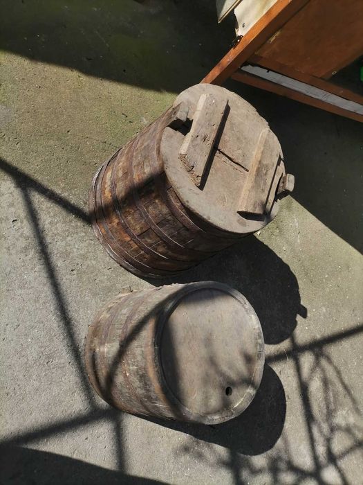 Дървени старинни каци